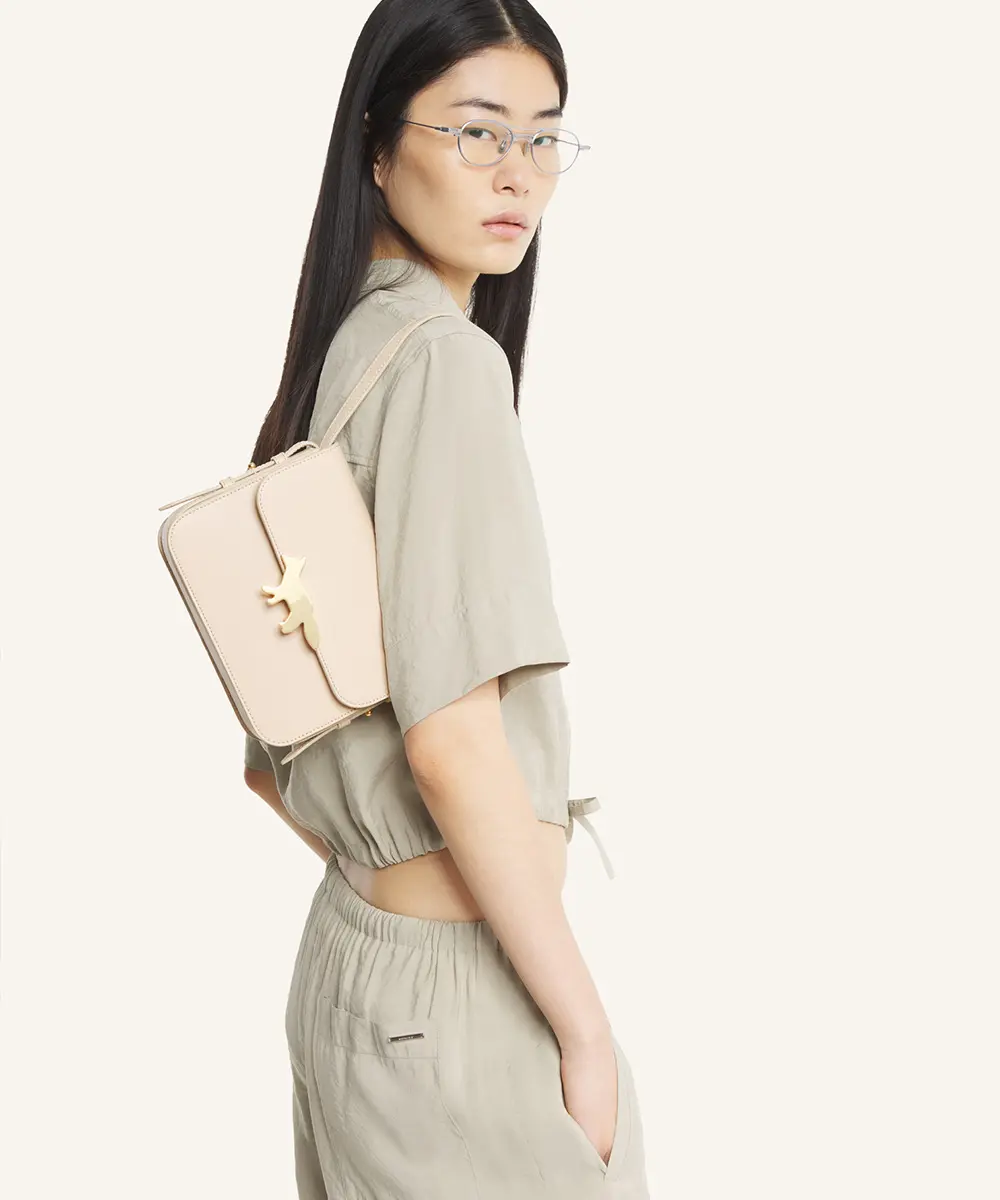 MAISON KITSUNÉ 夏威夷果色暗影狐狸愛蒂包