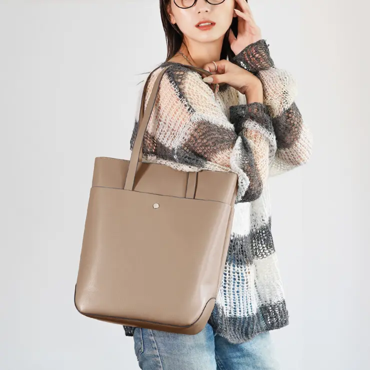 日本 Legato Largo Lineare 定番極輕系列肩背托特包/ Grey Beige