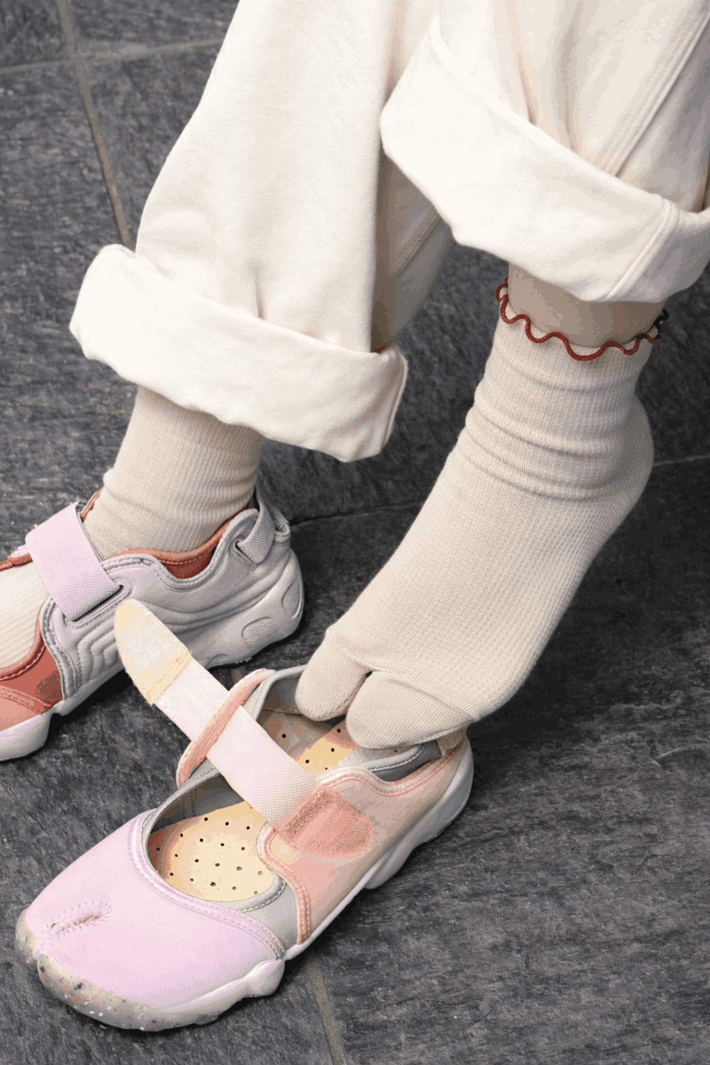 日本 Tabio 華夫格雙色滾邊分趾襪/ 21/ Beige