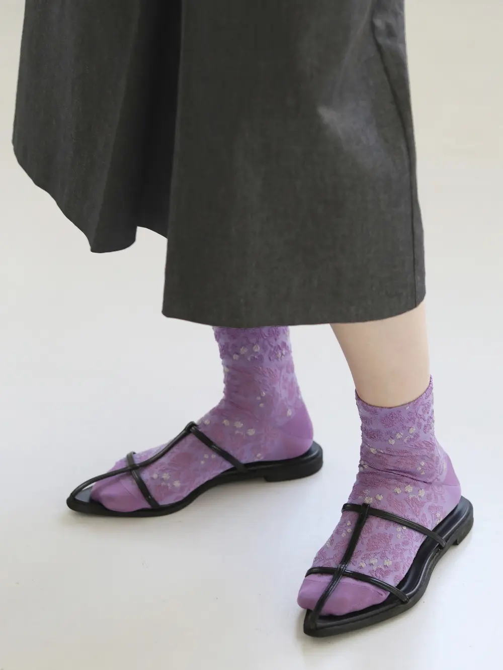 人氣新品➤Tabio 花與果光澤中筒襪