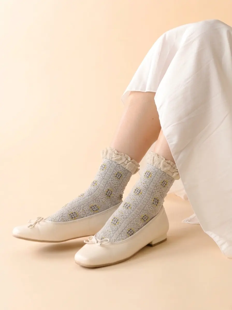 日本 Tabio 毛混雙層荷葉邊復古花紋中筒襪/ 10/ Sliver Beige