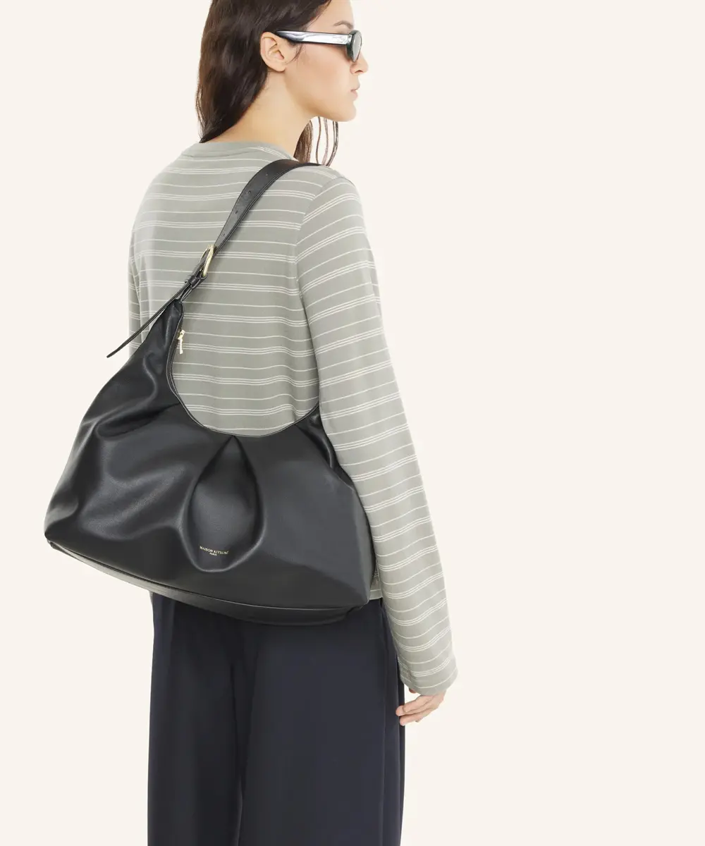 MAISON KITSUNÉ 石墨黑MK巴黎LOGO牛皮花朵包(大)