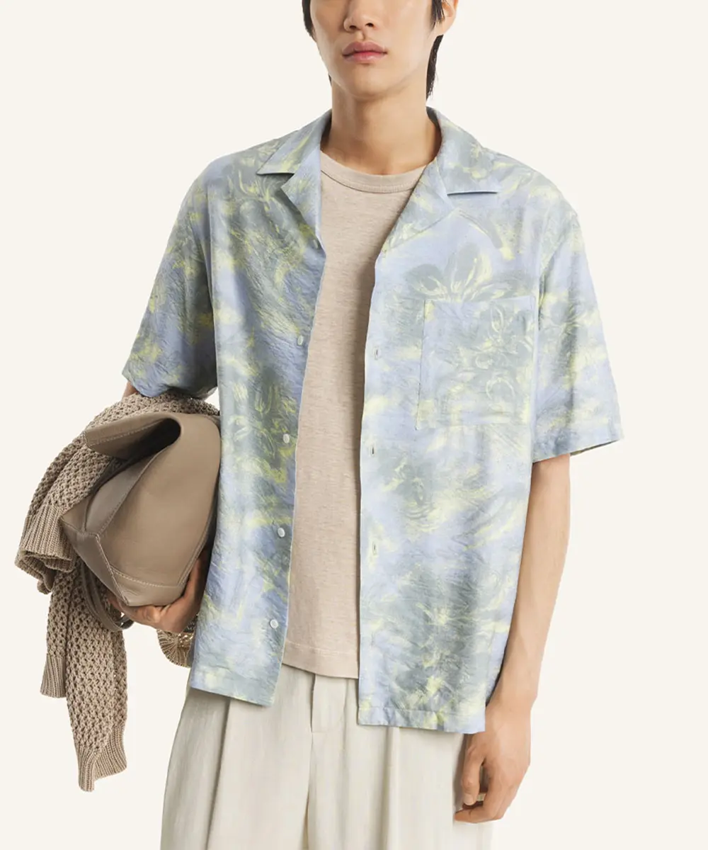 MAISON KITSUNÉ 極地冰藍滿版花卉印花縲縈度假襯衫/中性/男裝/ M