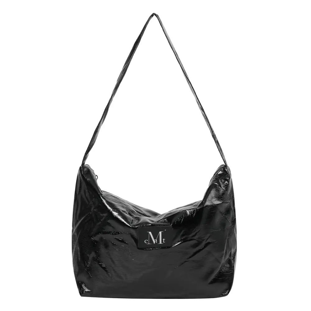 韓國 MUCENT RAEL GLOSSY LEATHER PATCH SHOULDER BAG 光澤皮革Logo標牌肩背包 黑色Black