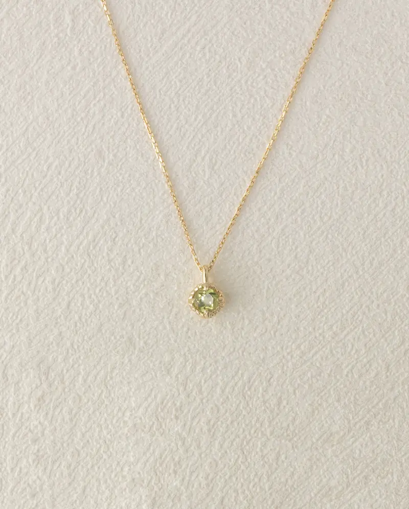 【ARTE WHITE】K10 初蕾四爪鑲嵌橄欖石項鍊 0.1ct