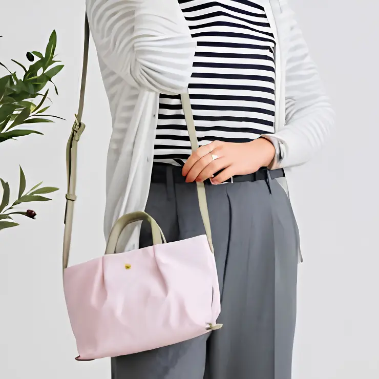 日本 Legato Largo 撥水光澤感尼龍迷你肩背包/ 寶寶粉