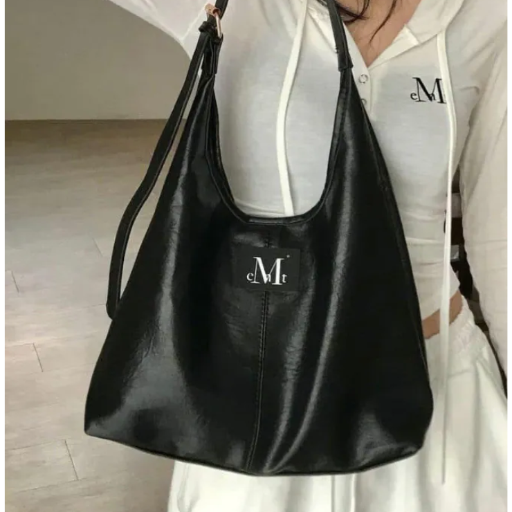 韓國 MUCENT CRESCENT LEATHER SHOULDER BAG 光澤月彎皮革肩背包 黑色Black