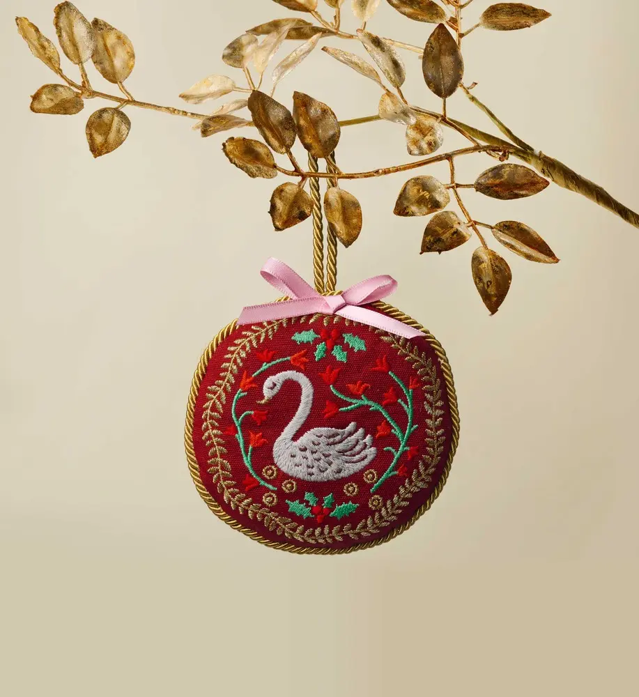 美國 RIFLE PAPER 刺繡聖誕吊飾/ 天鵝