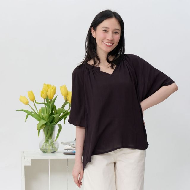 好我 so that's me Selina小V領落肩手帕袖上衣/ 黑 FREE SIZE