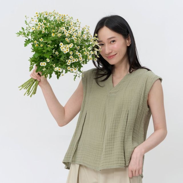 好我 so that's me Fran三重紗V領摺子無袖上衣/抹茶綠 FREE SIZE