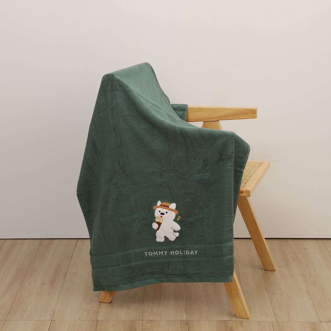 【星紅織品】蓬鬆系列 - 品牌訂製款TOMMY小犬純棉浴巾-掛勾款/ 綠/ 70*140CM