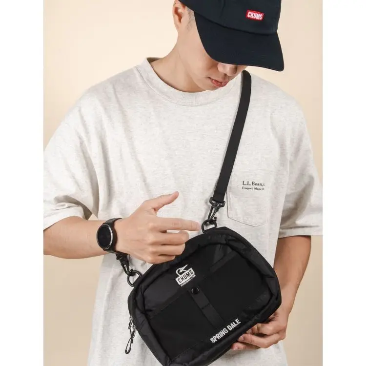 CHUMS Spring Dale Shoulder Bag肩背包/ 黑/白