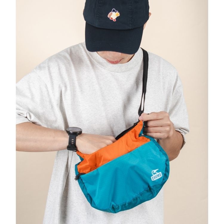 CHUMS Packable Mini Banana Shoulder Bag可收納肩背包/ Teal Crazy