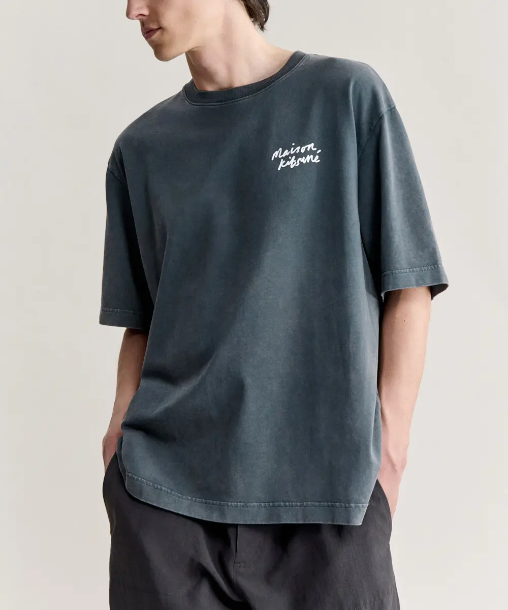 MAISON KITSUNÉ 洗舊湍流灰手繪LOGO寬鬆短TEE/中性/男裝/ M