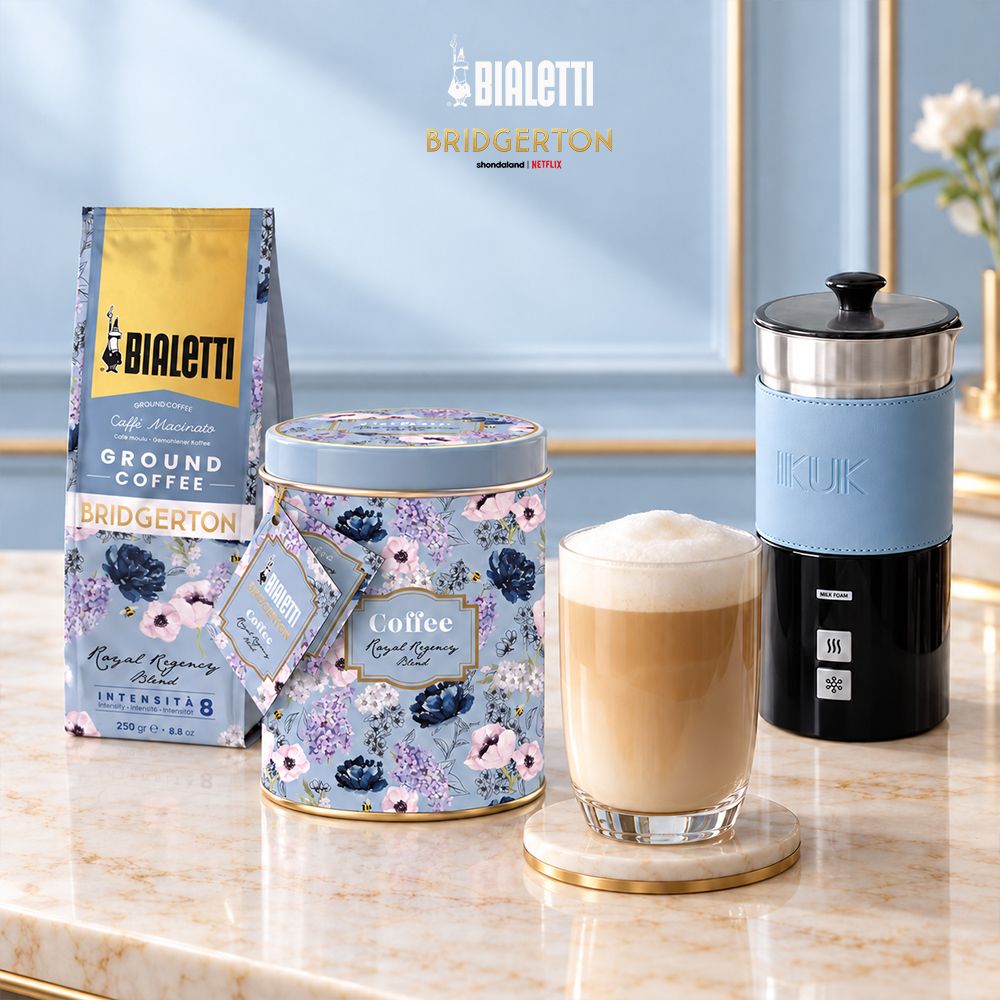 【BIALETTI 比亞樂堤】 Bridgerton柏捷頓家族聯名限量款罐裝粉+IKUK電動奶泡機840ml莫蘭迪藍色