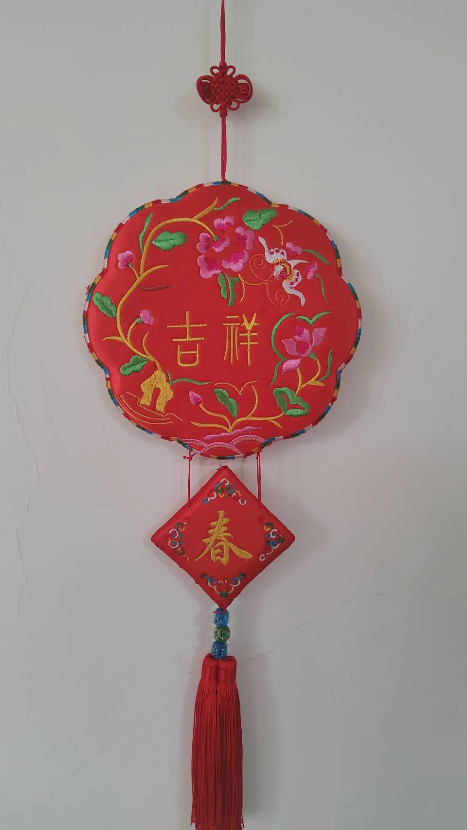 刺繡花蝶迎春福到✦繡花房吉祥琉璃掛飾