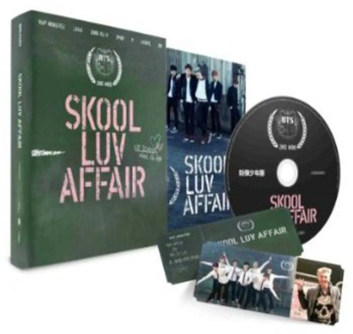 Skool Luv Affair (+115 Page Photobook and One Random Photocard)