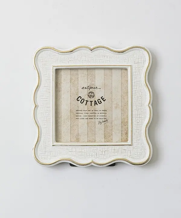優雅流線美感➤日本 artipur COTTAGE 波浪邊邊方形相框/ White