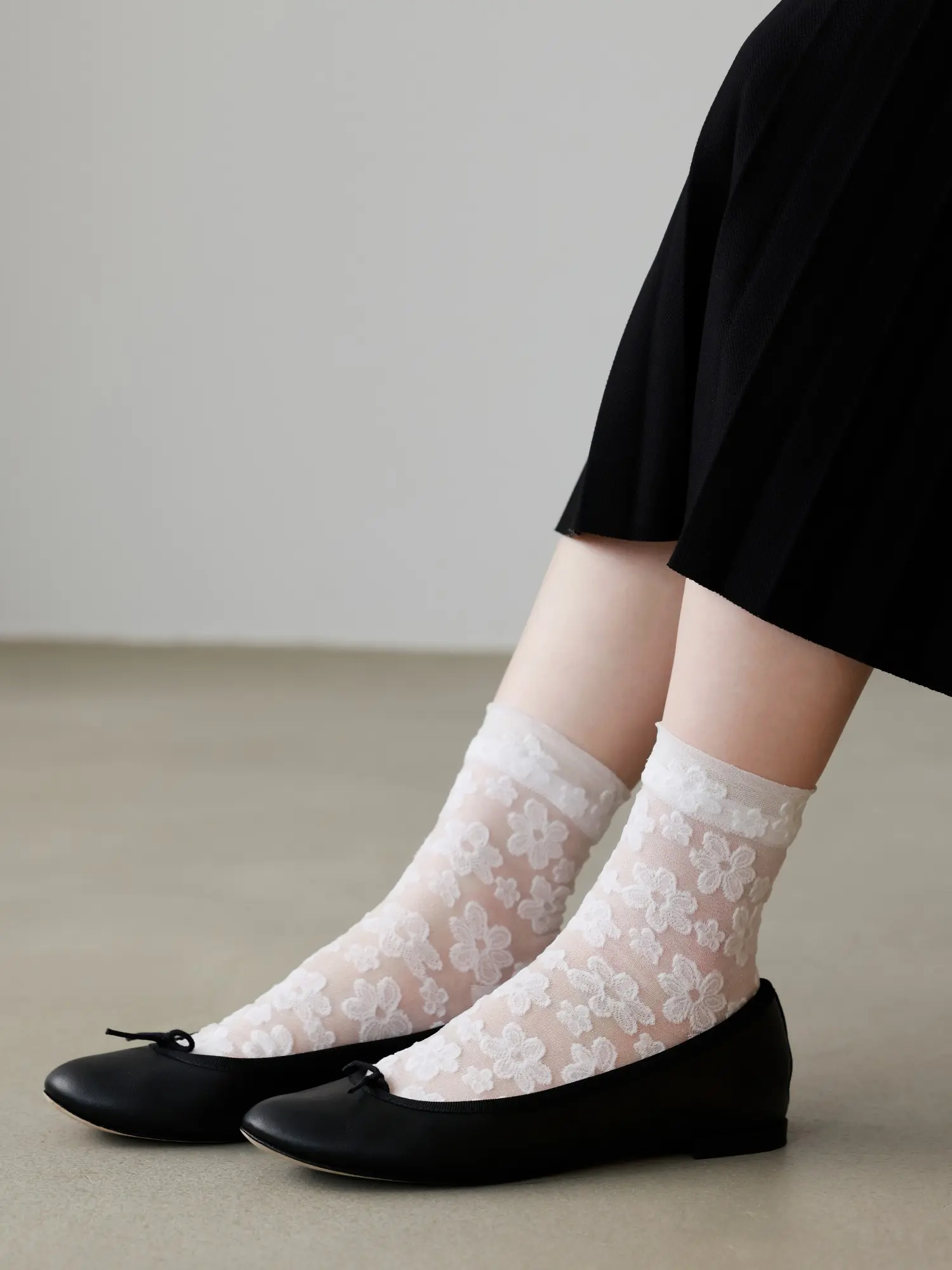 日本 Tabio 薄紗蕾絲花花中筒襪/ 01/ Off White