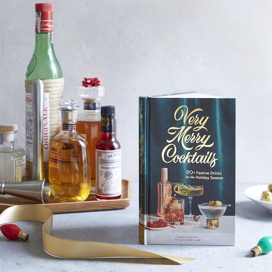 Very Merry Cocktails: 50+ Festive Drinks for the Holiday Season