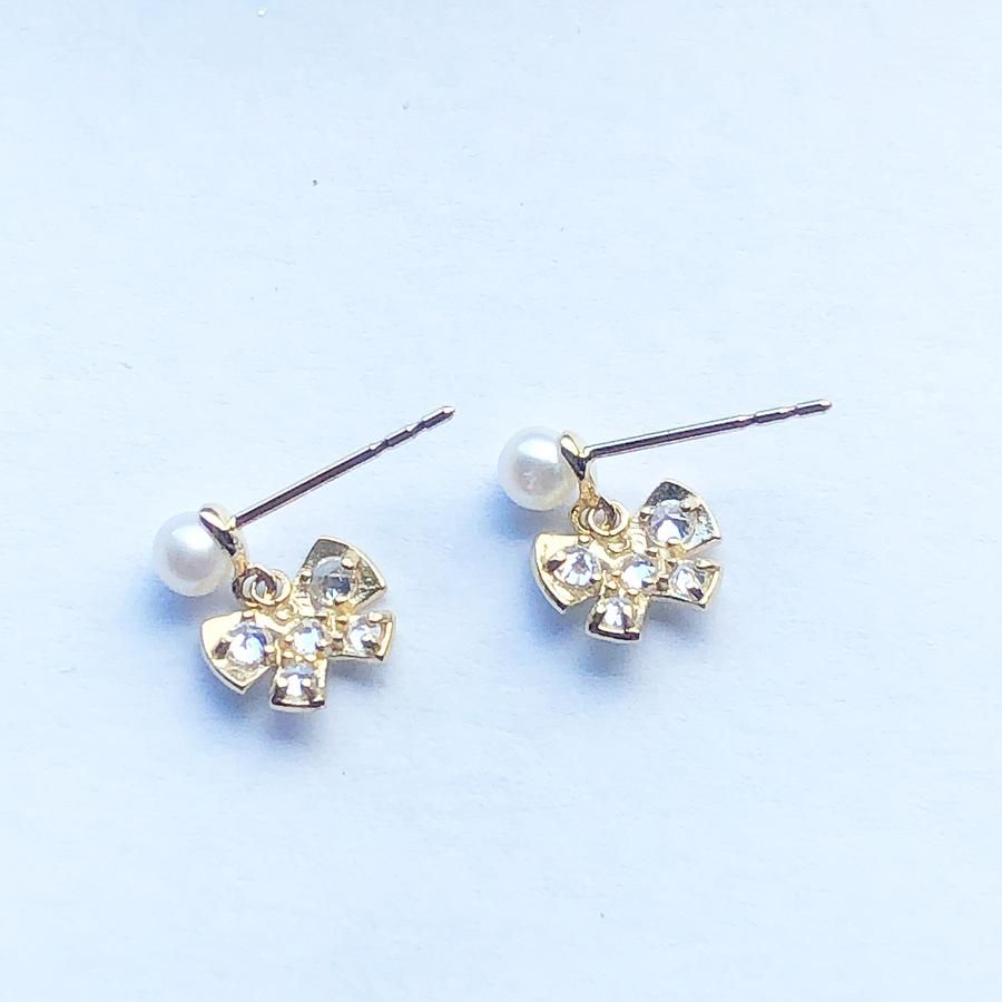 【ELISA GEMS】K10 / 蝴蝶結珍珠耳釘