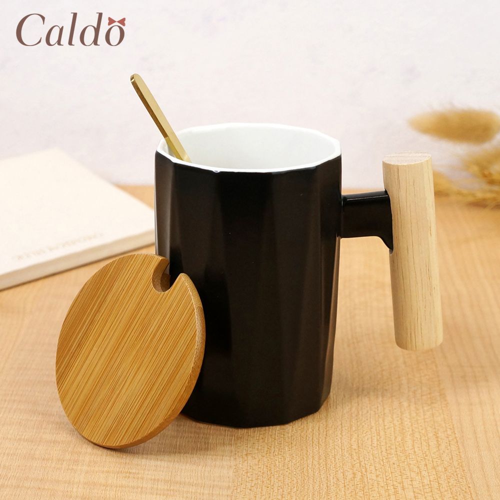 【Caldo 卡朵生活】植粹木柄斜紋附蓋質感馬克杯-黑