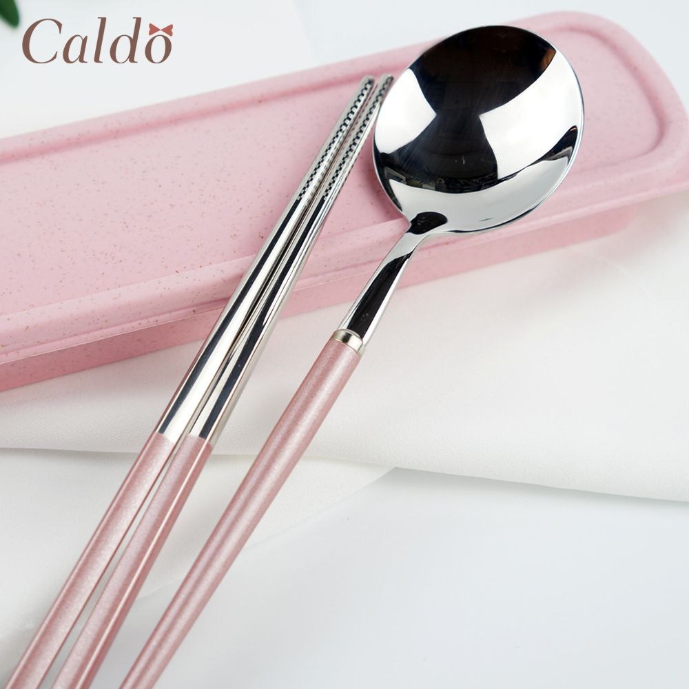 【Caldo 卡朵生活】經典不鏽鋼靜音餐具2件組(附盒)-粉x銀