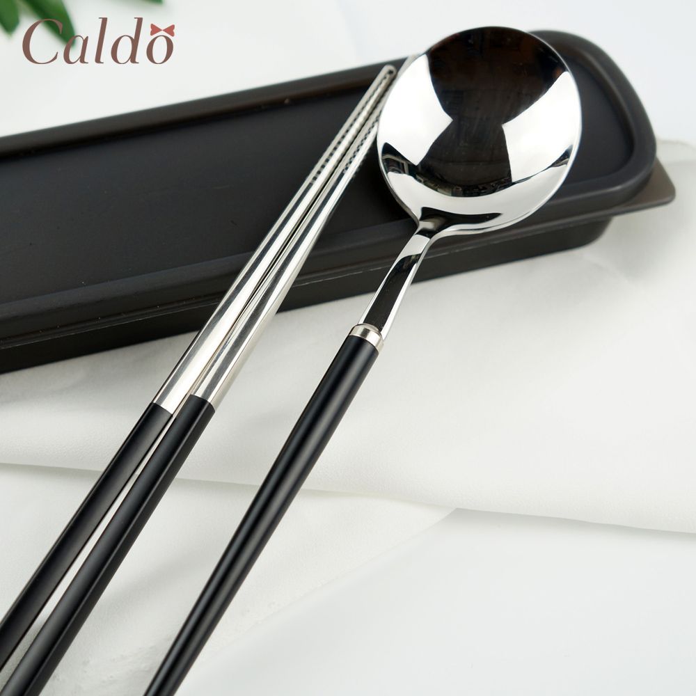 【Caldo 卡朵生活】經典不鏽鋼靜音餐具2件組(附盒)-黑x銀