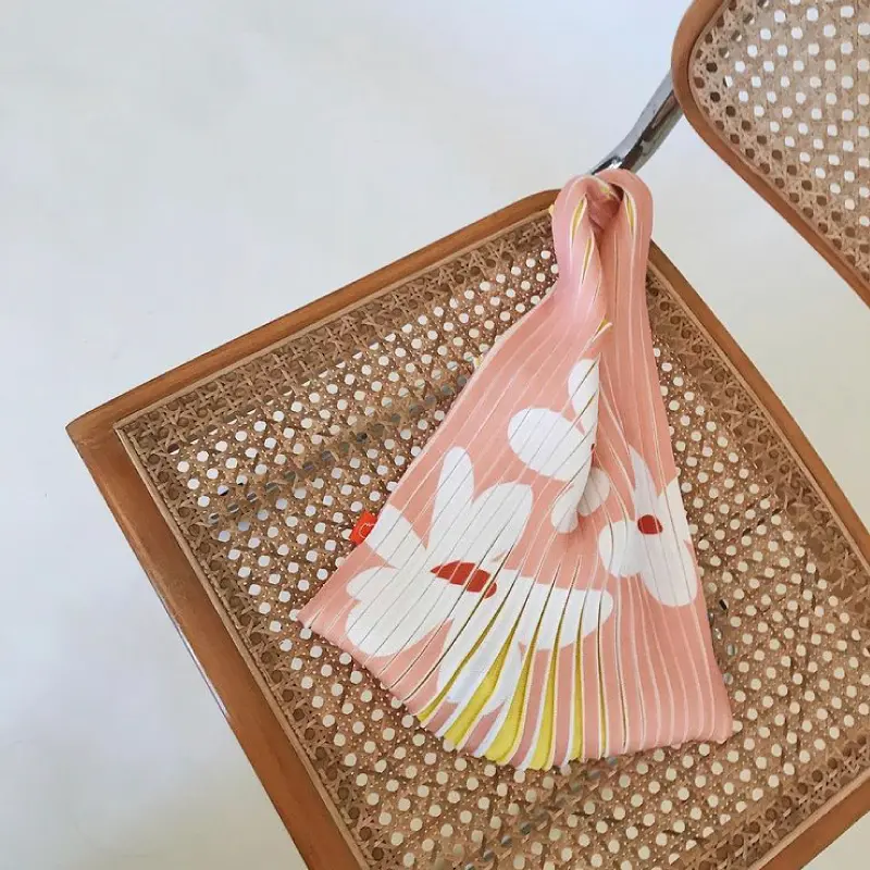 YU MEI HUANG 淺粉紅白花針織手提包