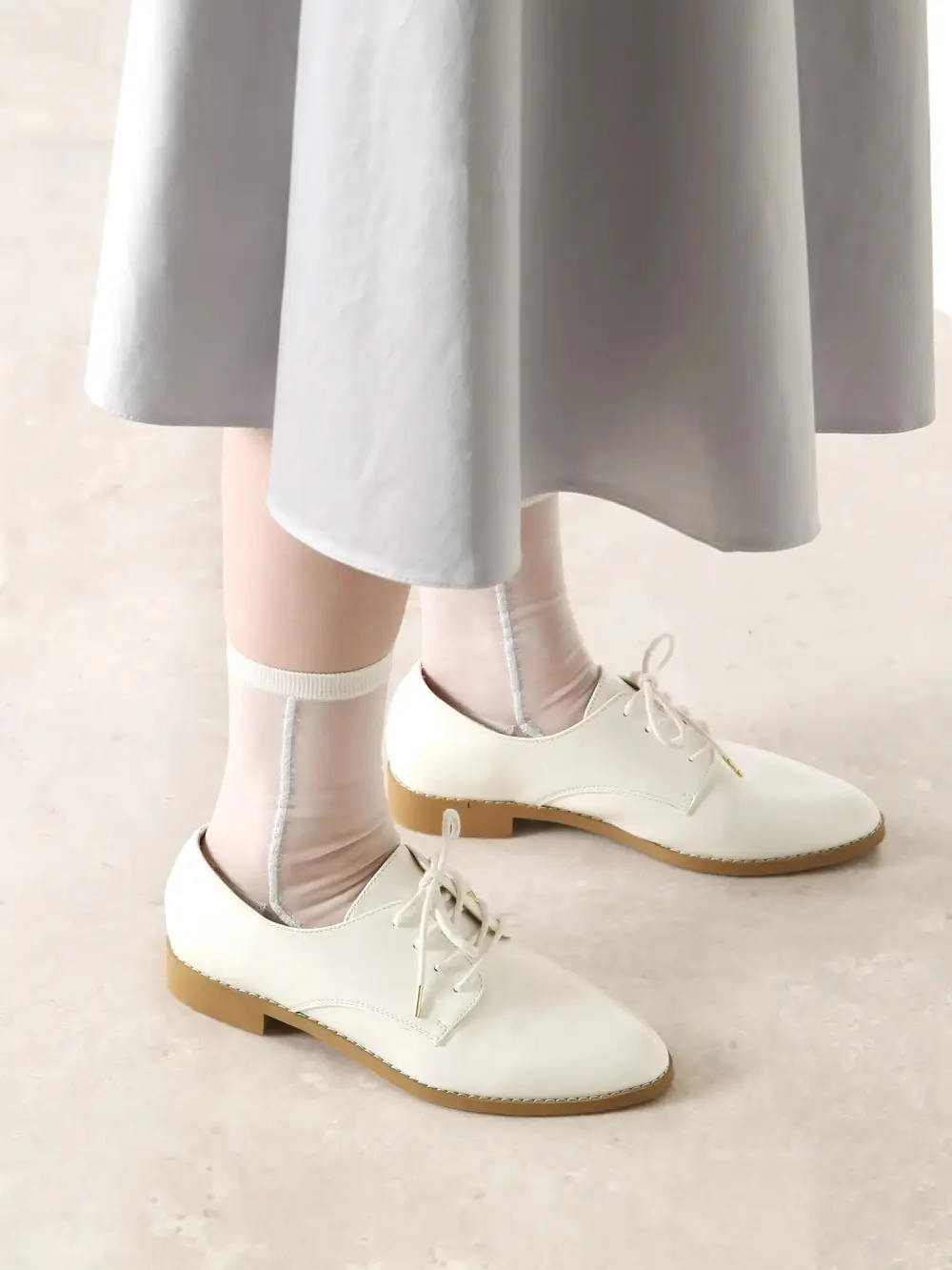 日本 Tabio 垂直線條純色透膚中筒襪/ 01/ Off White